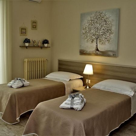 Casa Vacanze Civico 32 Montescaglioso Bagian luar foto